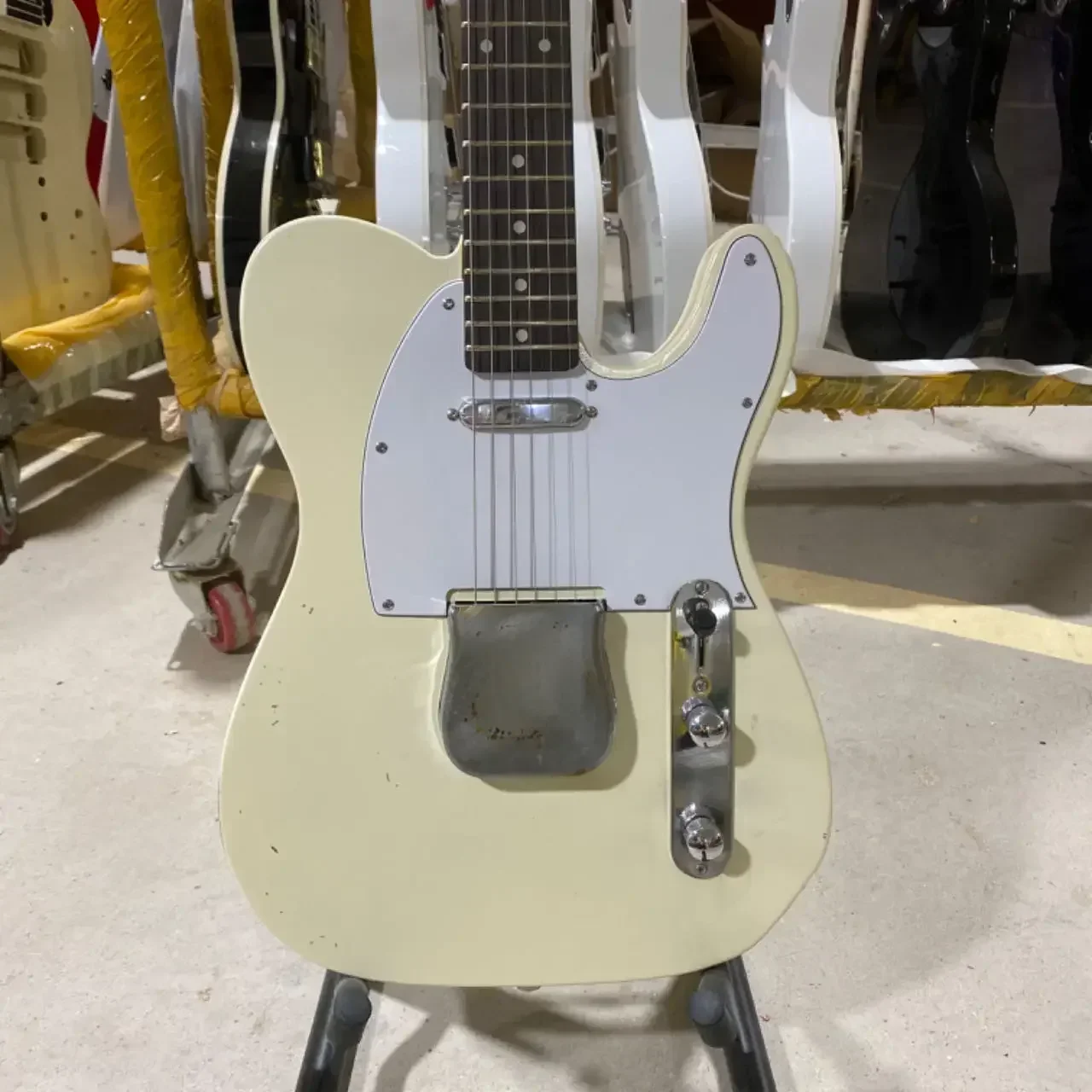 Relic Tele Electric Guitar, Alder Body, Rosewood Fingerboard, Cream White Color, 6 Strings Guitarra, violão, гитара, 기타
Relic Tele Electric Guitar, Alder Body, Rosewood Fingerboard, Cream White Color, 6 Strings Guitarra, violão, гитара, 기타