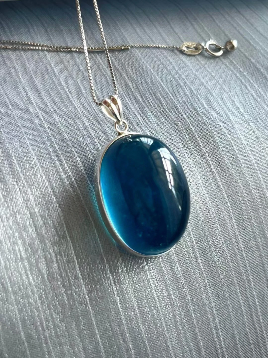 Natural Blue Aquamarine Oval Pendant Jewelry 28*18.1mm Brazil 18K Gold Women Fashion Jewelry AAAAAA
Natural Blue Aquamarine Oval Pendant Jewelry 28*18.1mm Brazil 18K Gold Women Fashion Jewelry AAAAAA