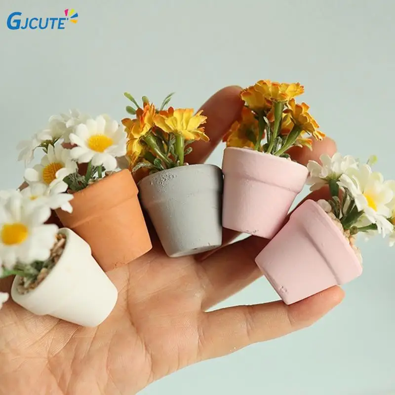 1pc Miniature Daisy Potted Plant Flower Pot Bonsai Garden Home Model Decoration Toy For 1:12 1:6 Scale Doll House Accessories
1pc Miniature Daisy Potted Plant Flower Pot Bonsai Garden Home Model Decoration Toy For 1:12 1:6 Scale Doll House Accessories
