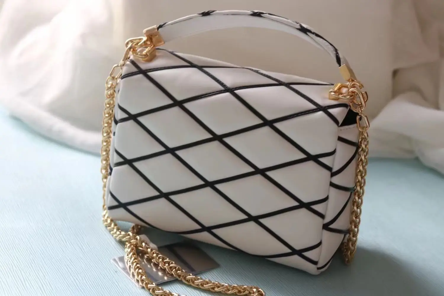 Top designer high-end diamond grid versatile leather fashionable, soft and cute daily portable single shoulder chain bag
Top designer high-end diamond grid versatile leather fashionable, soft and cute daily portable single shoulder chain bag