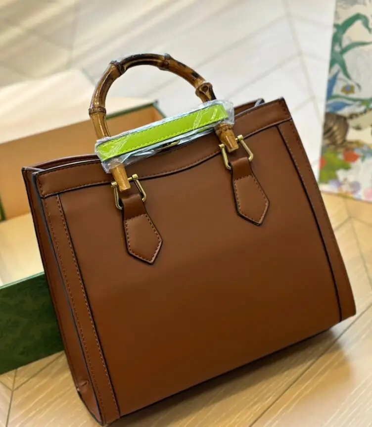 xin2 High Quality Leather Women Bag Luxury Designer Shoulder Bag Famous Brand Chain Handbag Square Ladies Casual Tot
xin2 High Quality Leather Women Bag Luxury Designer Shoulder Bag Famous Brand Chain Handbag Square Ladies Casual Tot