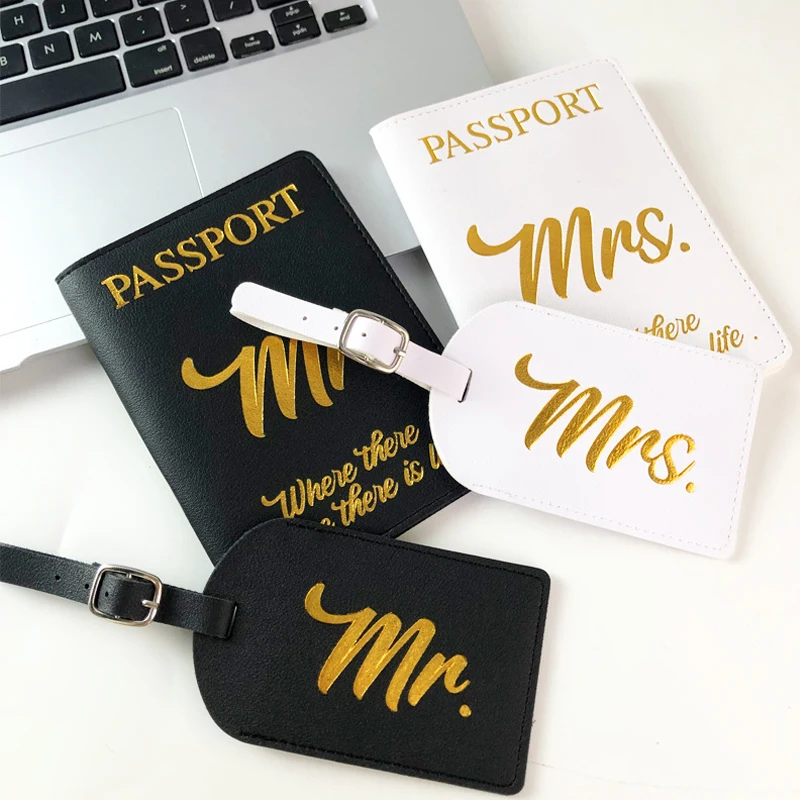 PU Leather Black And White Couple Travel Baggage Tags Passport Cover Mr Mrs Gift Passport Holder Luggage Tag Set Portable Label
PU Leather Black And White Couple Travel Baggage Tags Passport Cover Mr Mrs Gift Passport Holder Luggage Tag Set Portable Label
