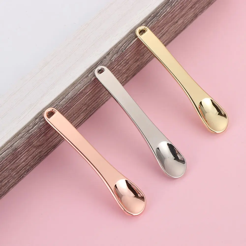 Mini Spoon Metal Cosmetic Skincare Spatula Reusable Face Mask Scoop Eye Cream Stick For Facial Cosmetic Tools Spoon 
Mini Spoon Metal Cosmetic Skincare Spatula Reusable Face Mask Scoop Eye Cream Stick For Facial Cosmetic Tools Spoon
