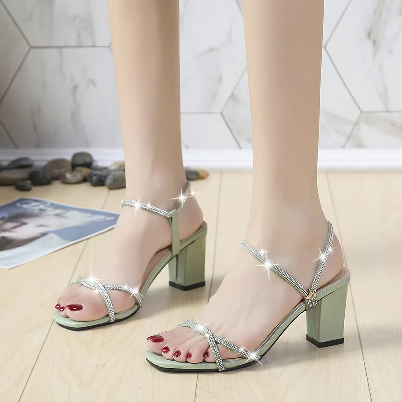 Женские босоножки, новинка 2024, женские сандалии на толстом каблуке, привлекательные сетчатые туфли на высоком каблуке, летняя женская обувь черного цвета
Женские босоножки, новинка 2024, женские сандалии на толстом каблуке, привлекательные сетчатые туфли на высоком каблуке, летняя женская обувь черного цвета