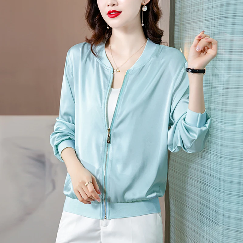 2023 Fashion Summer Solid Silk Jacket Women Bomber Long Sleeve Thin Casual Woman Sunscreen Jacket Female High Quality Outwear 
2023 Fashion Summer Solid Silk Jacket Women Bomber Long Sleeve Thin Casual Woman Sunscreen Jacket Female High Quality Outwear