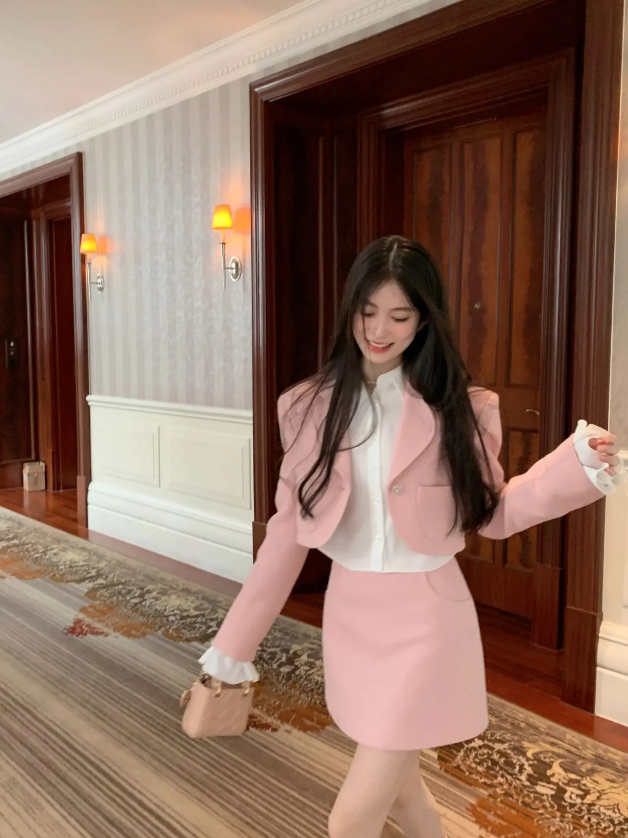 Pink Shiny Women's Suit Jacket Skirt 2024 New Spring and Autumn Sweet Girl Short Suit Top A-line Skirt Office Lady Two-piece Set
Pink Shiny Women's Suit Jacket Skirt 2024 New Spring and Autumn Sweet Girl Short Suit Top A-line Skirt Office Lady Two-piece Set