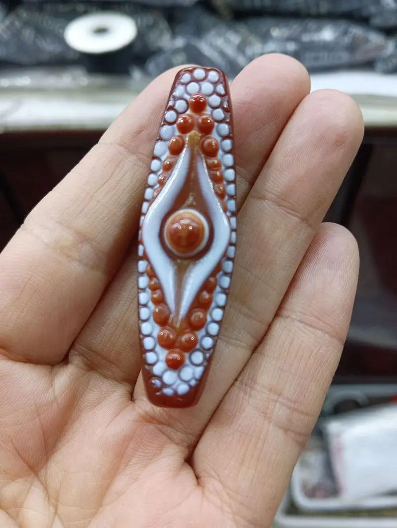 Замечательные тибетские бусины дзи Подвеска для глаз Totem волшебный энергетический амулет Agate ювелирный камень, халцедон
Замечательные тибетские бусины дзи Подвеска для глаз Totem волшебный энергетический амулет Agate ювелирный камень, халцедон