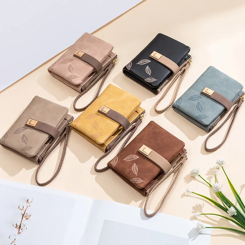 2022 hot Female Wallet Short Leaf Print Women Wallet Lady Small Nubuck Leather Purse Girl Card Holders Wallet With Wrist Strap
2022 hot Female Wallet Short Leaf Print Women Wallet Lady Small Nubuck Leather Purse Girl Card Holders Wallet With Wrist Strap