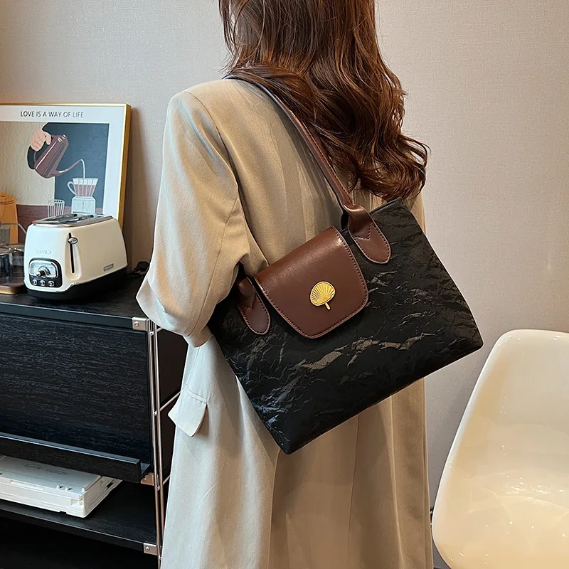 

Korean Large Capacity Underarm Bag Women's New Contrast Tote Bag Fashion Simple One Shoulder Bag PU Leather Commuting Briefcase
