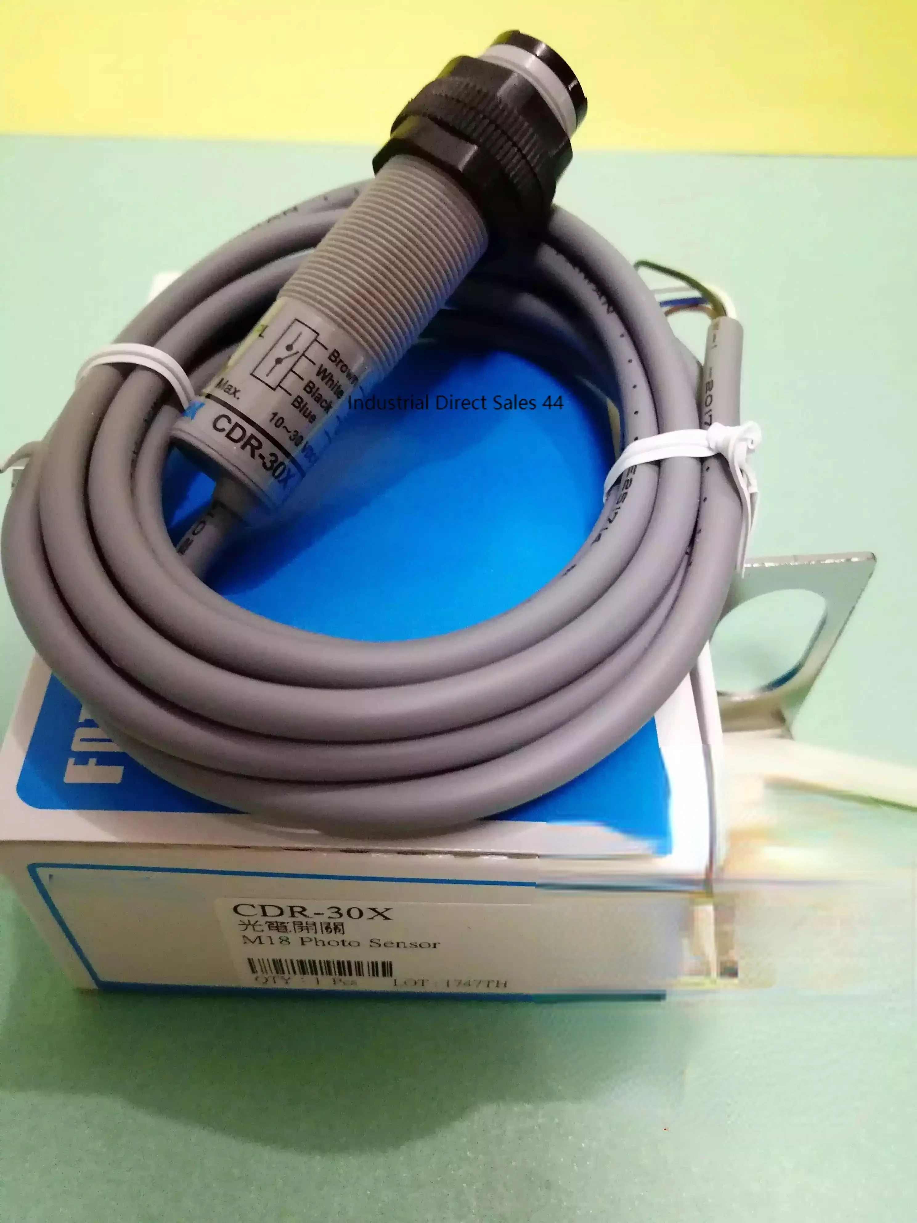 Новинка, оригинальный импортный фотоэлектрический фотопереключатель, фотоэлемент освещения 30 м
Новинка, оригинальный импортный фотоэлектрический фотопереключатель, фотоэлемент освещения 30 м