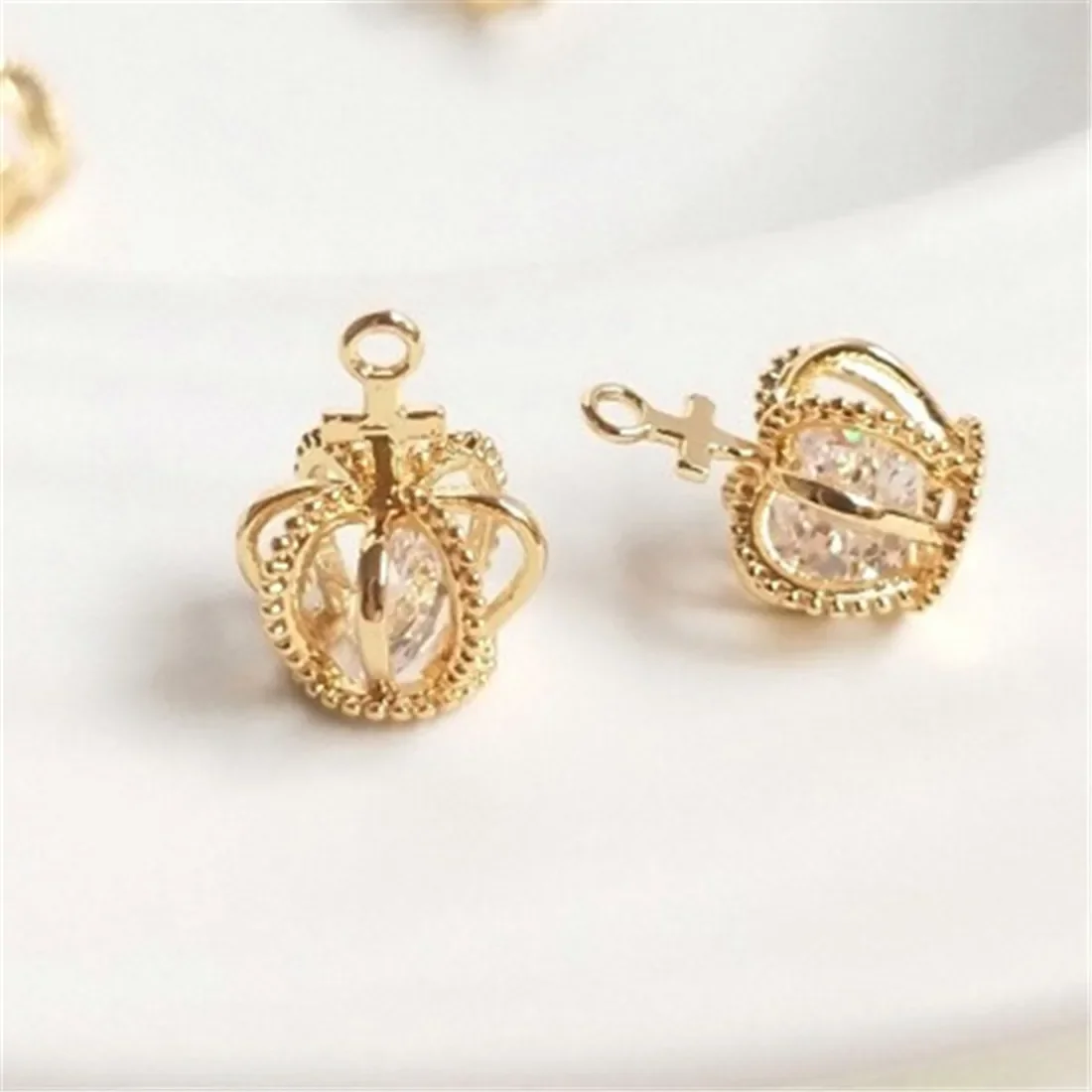 14k Gold-plated Copper Plated Crown Zircon Smart Pendant Diy Handmade Accessories Ear Jewelry Bracelet Pendant D073
14k Gold-plated Copper Plated Crown Zircon Smart Pendant Diy Handmade Accessories Ear Jewelry Bracelet Pendant D073