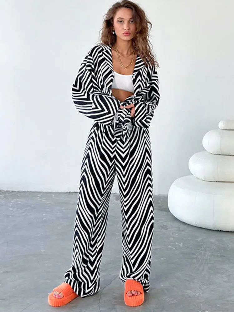 Stripe Satin Pants Women 2023 Spring Summer Loose Elastic Waist Drawstring Long Pants Female Fashion Wide Leg Trousers
Stripe Satin Pants Women 2023 Spring Summer Loose Elastic Waist Drawstring Long Pants Female Fashion Wide Leg Trousers