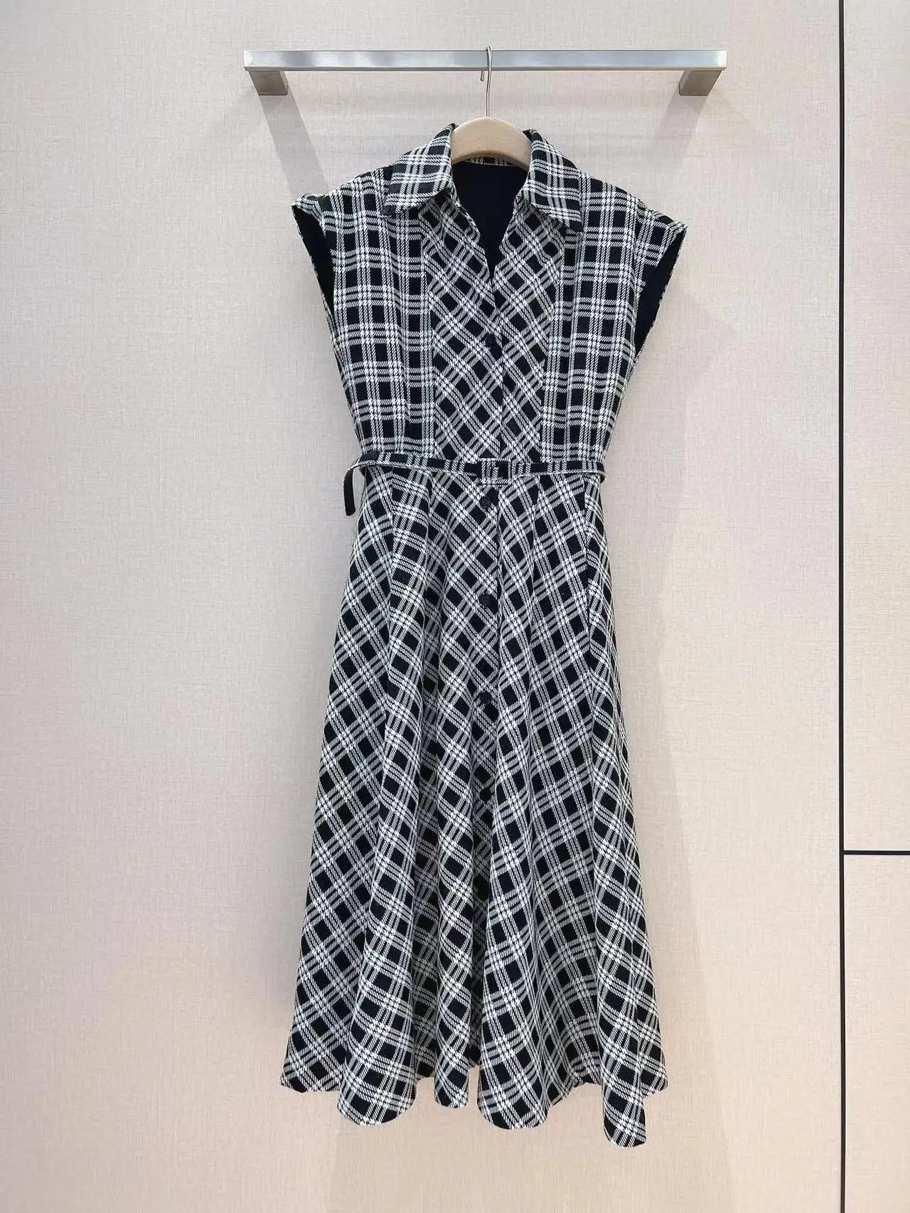 Fyion HIGH QUALITY Newest 2022 Holiday Fashion Runway Sexy Women's Plaid Printed Midi Single Breasted Dress
Fyion HIGH QUALITY Newest 2022 Holiday Fashion Runway Sexy Women's Plaid Printed Midi Single Breasted Dress