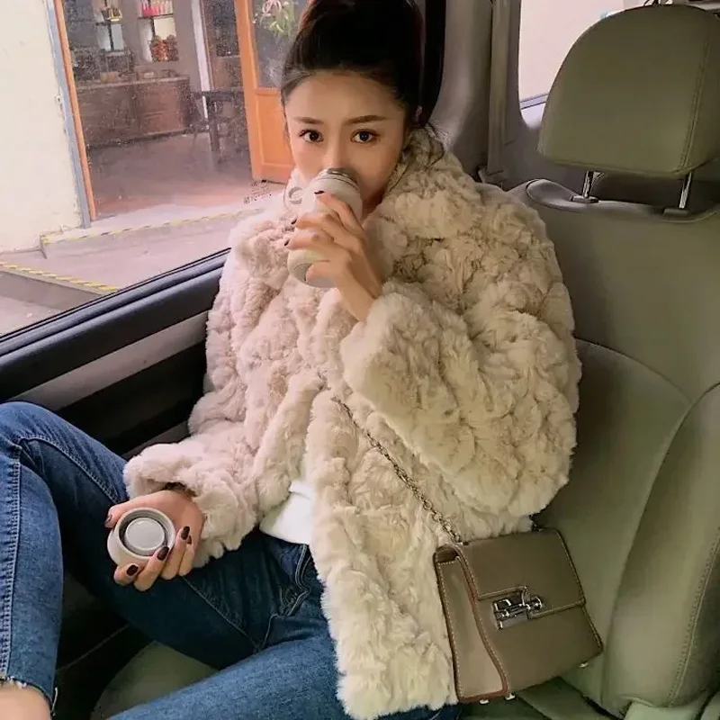 Autumn Winter Women's Lamb Wool Jacket Korean Style Streetwear O-Neck Faux Fur Coat Woman Warm Thick Furry Fluffy Coat Jackets
Autumn Winter Women's Lamb Wool Jacket Korean Style Streetwear O-Neck Faux Fur Coat Woman Warm Thick Furry Fluffy Coat Jackets