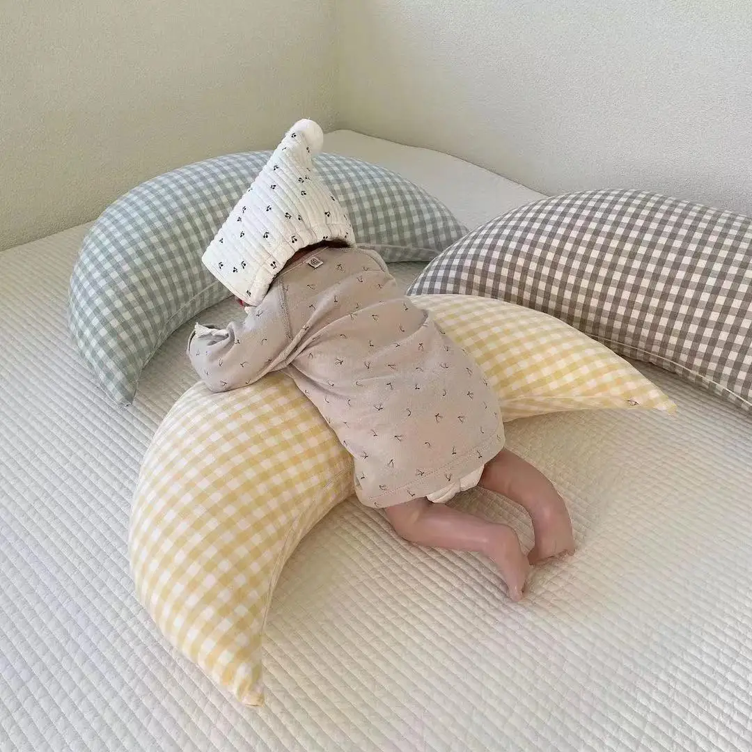 Cotton Lattice Moon Pillow Baby Sleeping Pillow Child Lying Down Pillow Newborn Feeding Pillow Can Be Removed and Washed
Cotton Lattice Moon Pillow Baby Sleeping Pillow Child Lying Down Pillow Newborn Feeding Pillow Can Be Removed and Washed