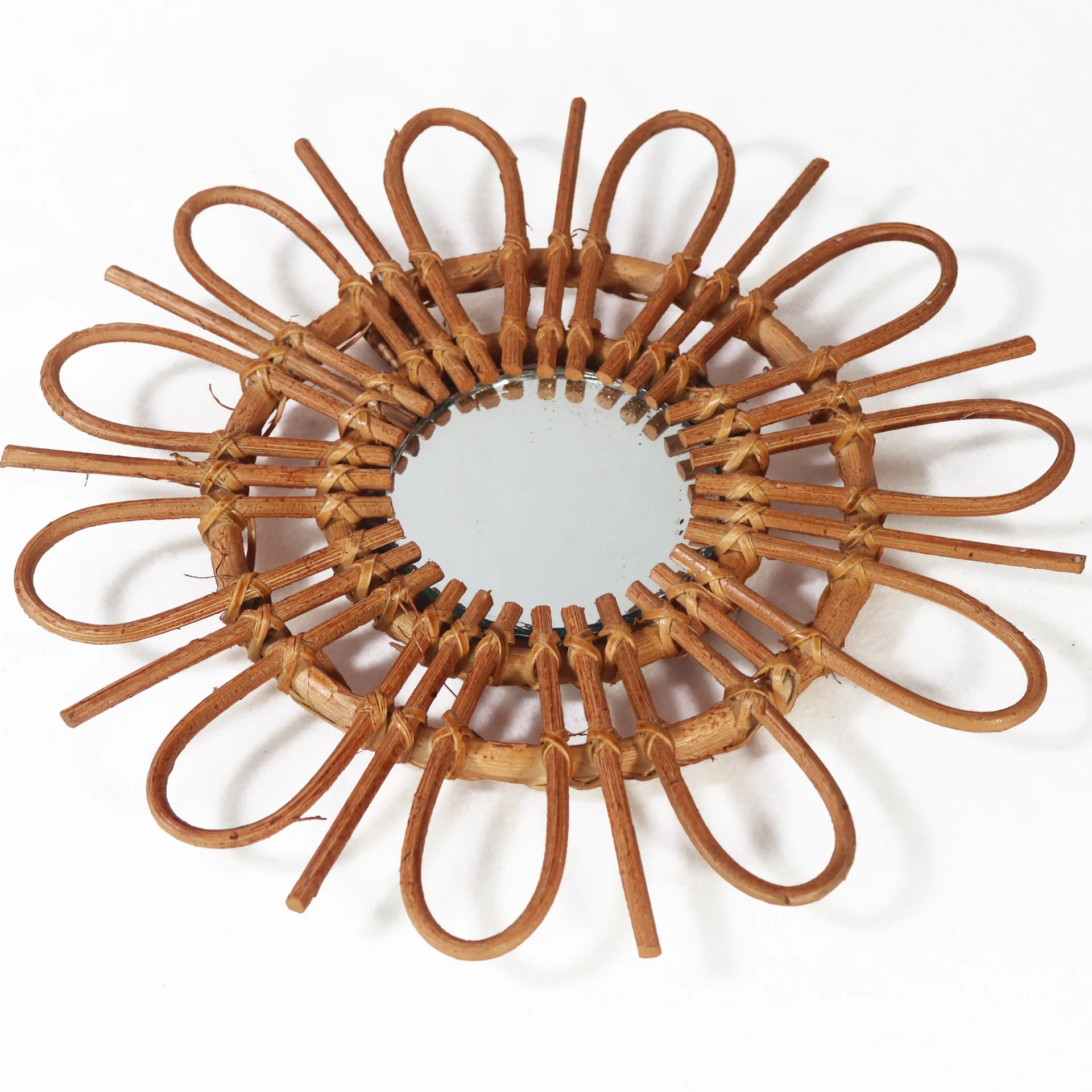 Nordic Style INS Straw Rattan Wall Decor Round Rattan Wall Mirror Wall Decoration Rattan Crafts Wall Hanging Frame Ornament
Nordic Style INS Straw Rattan Wall Decor Round Rattan Wall Mirror Wall Decoration Rattan Crafts Wall Hanging Frame Ornament