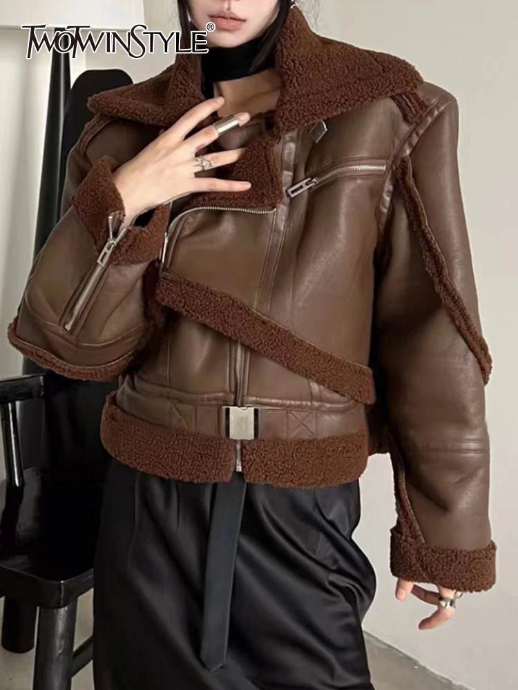 TWOTWINSTYLE Colorblock Patchwork Lambswool Leather Coats For Women Lapel Long Sleeve Spliced Zipper Slimming Coat Female New
TWOTWINSTYLE Colorblock Patchwork Lambswool Leather Coats For Women Lapel Long Sleeve Spliced Zipper Slimming Coat Female New
