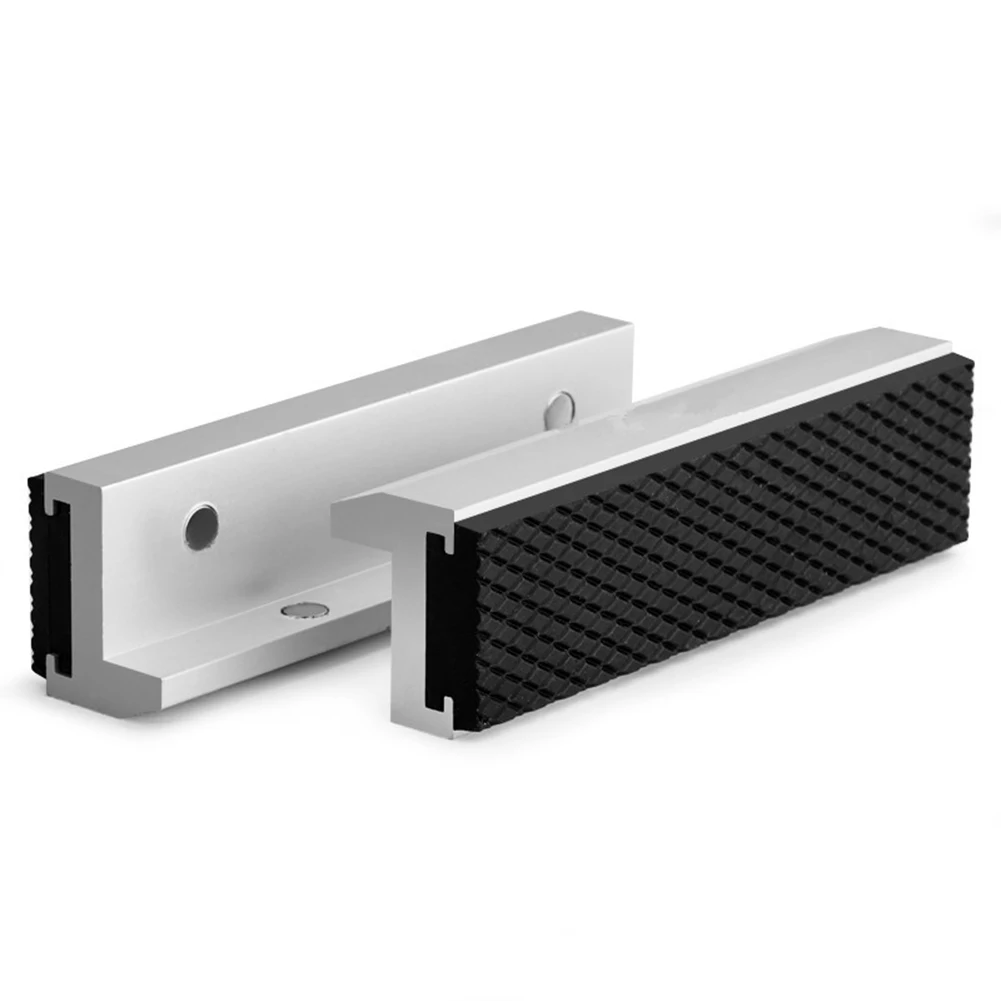 High-quality Vise Magnetic Protective Cover for 3-8'' Jaws Aluminum Alloy+Rubber Quick Installation with Magnetic Strips
High-quality Vise Magnetic Protective Cover for 3-8'' Jaws Aluminum Alloy+Rubber Quick Installation with Magnetic Strips