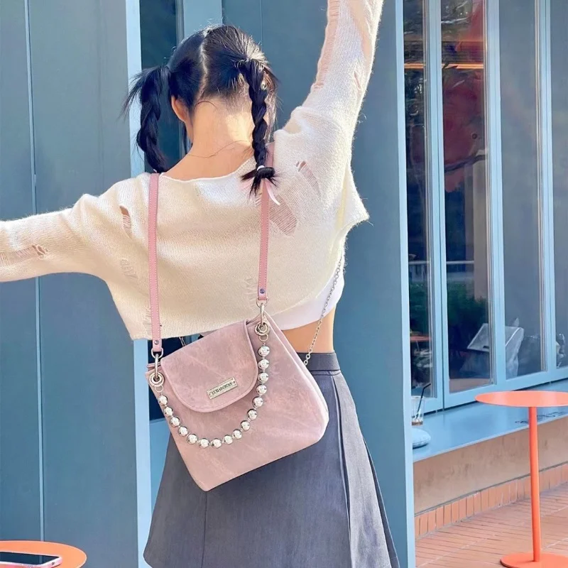 College Style Vintage Crossbody Bag Solid Color Pu Leather Letter Pearl Chain Handbag 2023 New Designer Fashion Backpack
College Style Vintage Crossbody Bag Solid Color Pu Leather Letter Pearl Chain Handbag 2023 New Designer Fashion Backpack