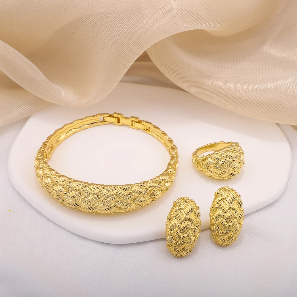 Saudi Arabia Elegant Women's Bracelet Ring Charm Earrings Gold Color Fashion Design Christmas Versatile Jewelry Gifts
Saudi Arabia Elegant Women's Bracelet Ring Charm Earrings Gold Color Fashion Design Christmas Versatile Jewelry Gifts