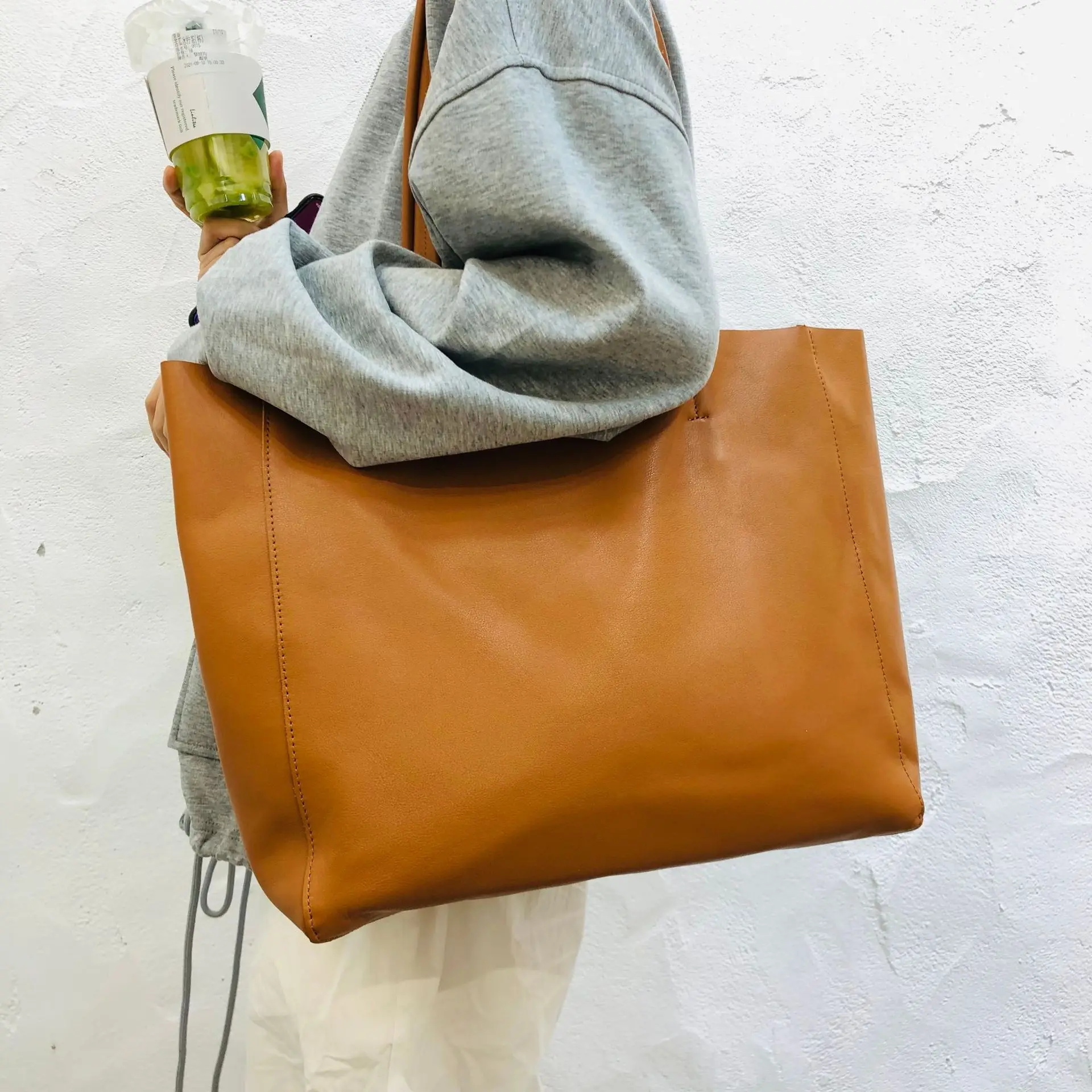 Women Handbag Designer Genuine Leather Bags Female Big Tote Bag Handmade Handbags Large Capacity Cowhide Tote Bags Luxury 
Women Handbag Designer Genuine Leather Bags Female Big Tote Bag Handmade Handbags Large Capacity Cowhide Tote Bags Luxury