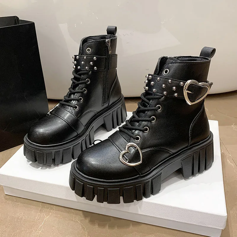 Autumn Rivet Punk Motorcycle Boots Women Heart-shaped Buckle Platform Ankle Boots Woman Thick Bottom Non-slip Short Botas Mujer
Autumn Rivet Punk Motorcycle Boots Women Heart-shaped Buckle Platform Ankle Boots Woman Thick Bottom Non-slip Short Botas Mujer