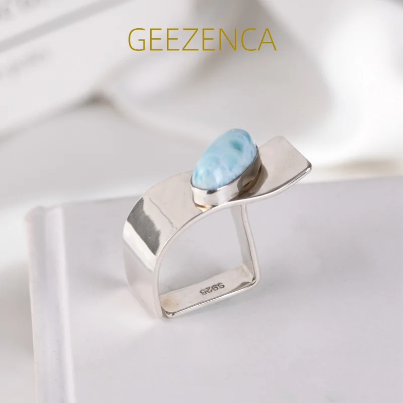 GEEZENCA необычное кольцо из серебра 925 пробы с натуральным голубым ларимаром, женское кольцо высокого качества, необычный дизайн, кольца с драгоценными камнями, лето 2021, новый тренд
GEEZENCA необычное кольцо из серебра 925 пробы с натуральным голубым ларимаром, женское кольцо высокого качества, необычный дизайн, кольца с драгоценными камнями, лето 2021, новый тренд