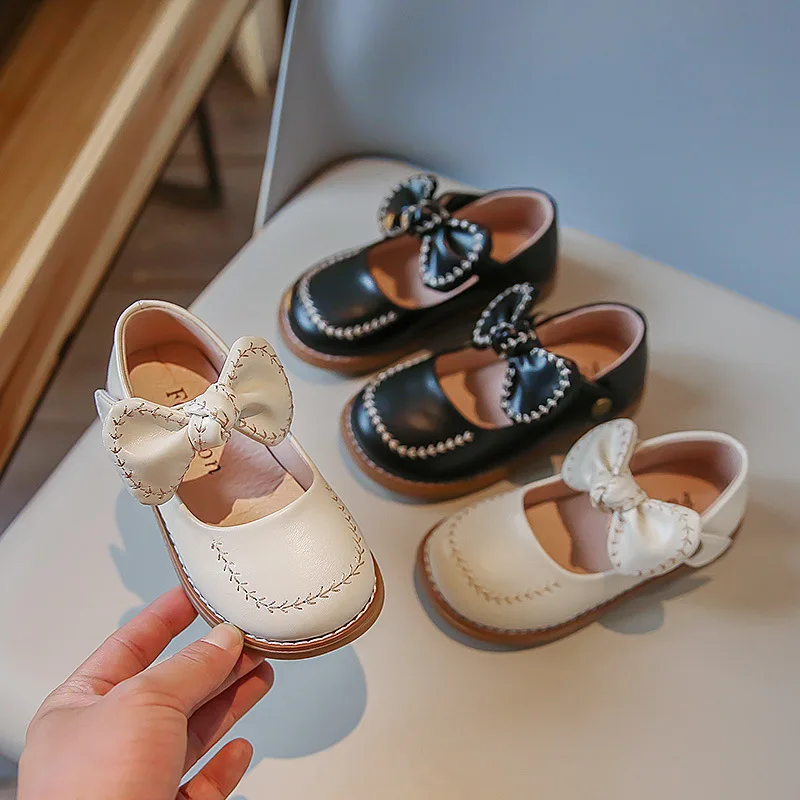 

Girls' Small Black Leather Shoes 2024 Spring New Children's Soft Soled Bean Shoes Students Casual Single Shoes