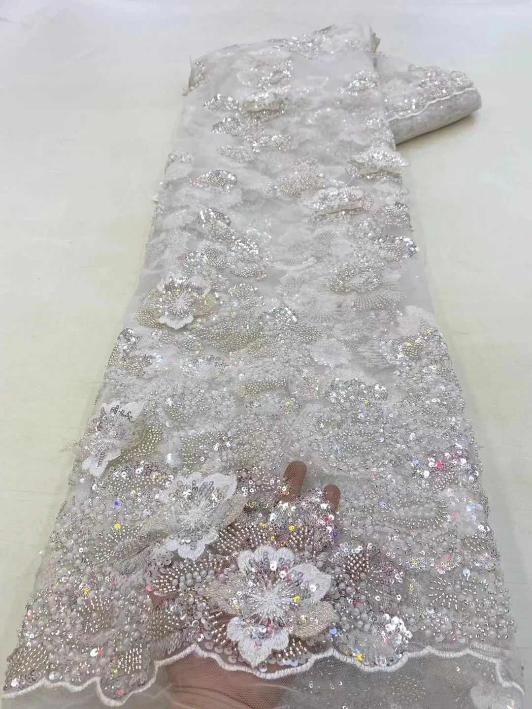 Wholesale And Retail Wedding Lace Sequins Fabric Shinning African Beaded Embroidered Lace Fabric Sewing Material Dress QF0817
Wholesale And Retail Wedding Lace Sequins Fabric Shinning African Beaded Embroidered Lace Fabric Sewing Material Dress QF0817