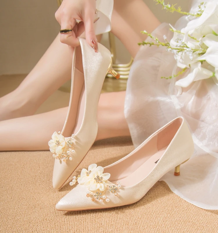 Summer Low Heels 3cm 6cm 8cm Champagne Colored Wedding Shoes Satin Wedding Bride's Low Heels Small Heels Dress Bridesmaid Shoes
Summer Low Heels 3cm 6cm 8cm Champagne Colored Wedding Shoes Satin Wedding Bride's Low Heels Small Heels Dress Bridesmaid Shoes