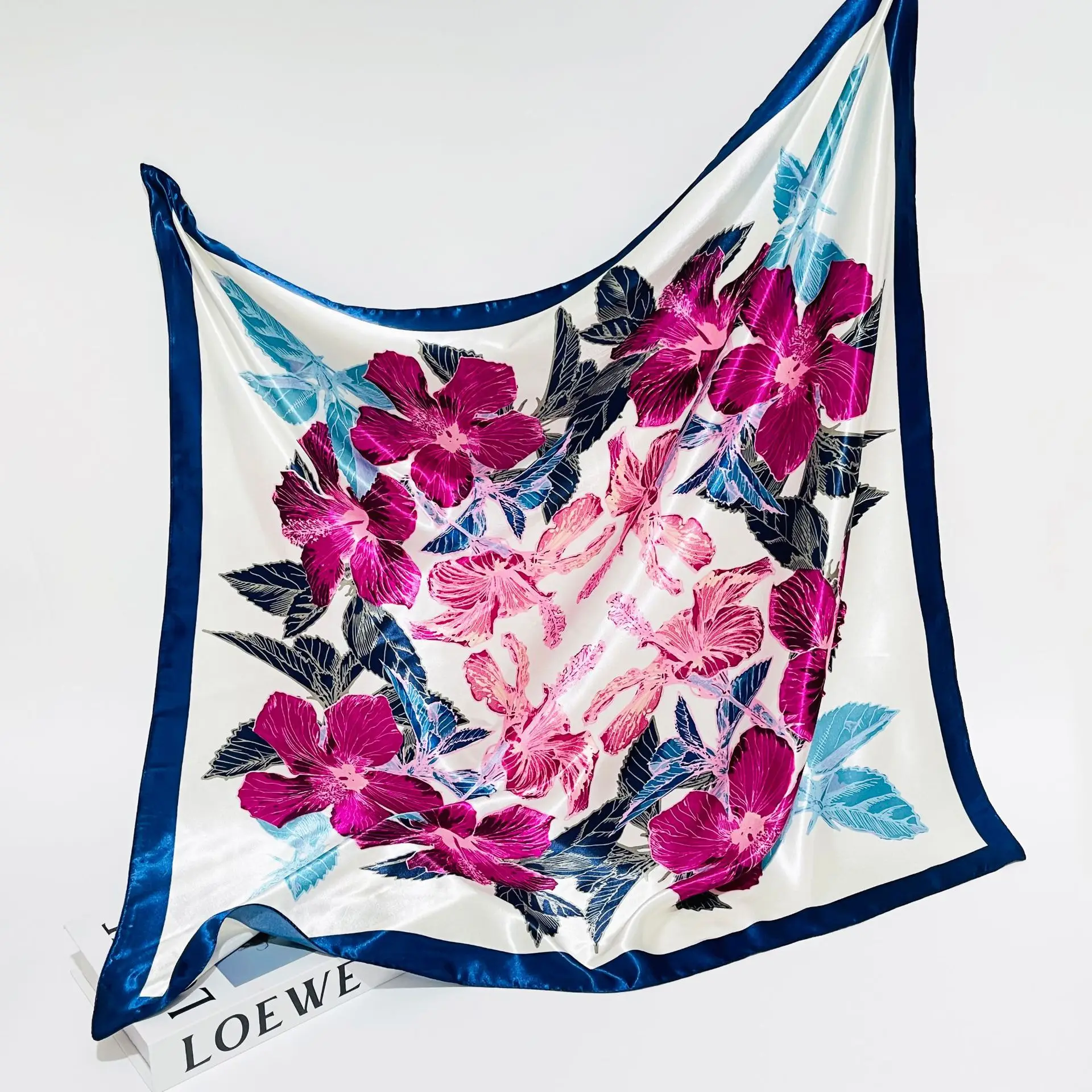 Luxury Brand Satin Finish Scarves Popular Design Women Silk Scarf 90X90CM New Print Warm Kerchief Fashion The Four Seasons Hijab
Luxury Brand Satin Finish Scarves Popular Design Women Silk Scarf 90X90CM New Print Warm Kerchief Fashion The Four Seasons Hijab