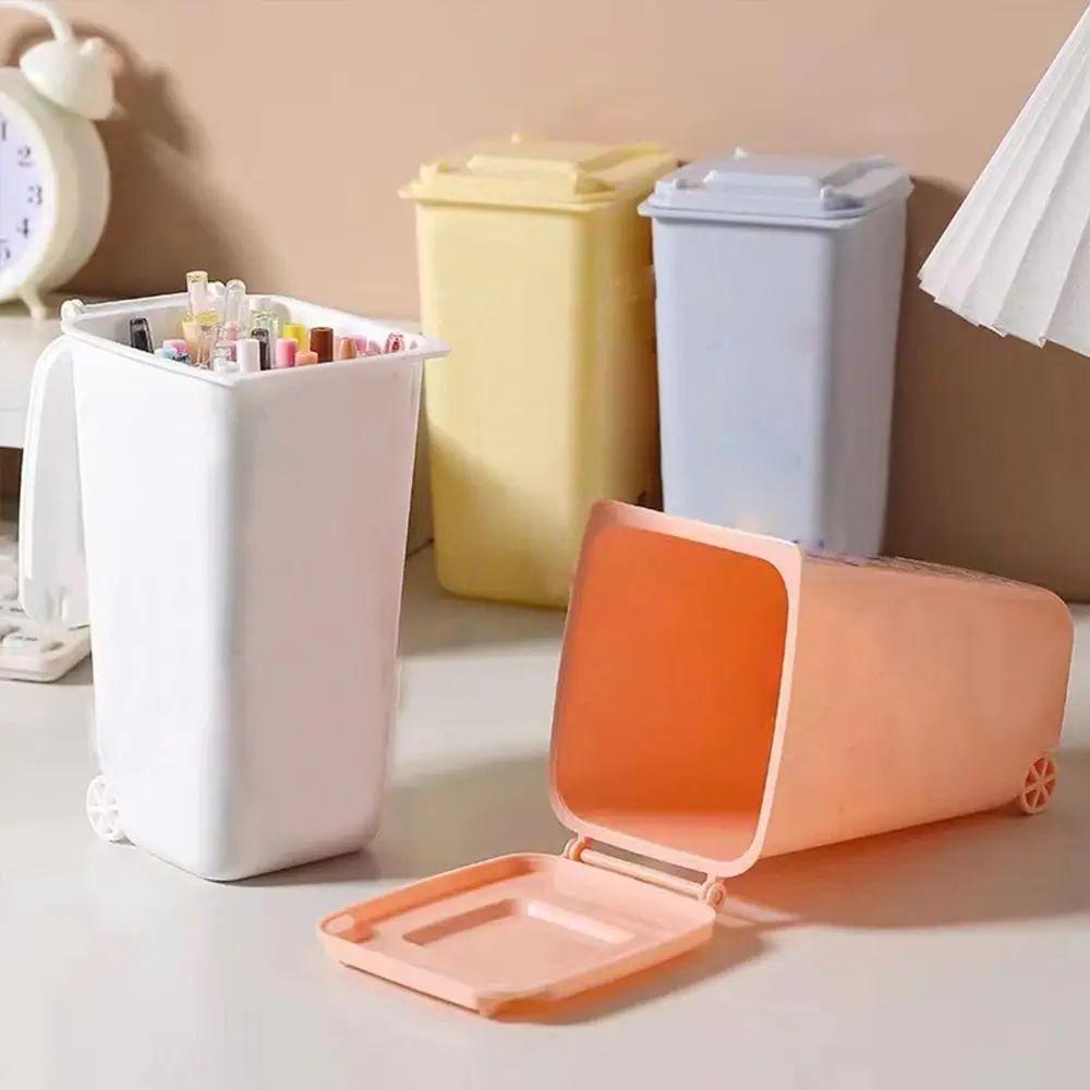 Маленькая корзина для мусора, держатель для ручек с крышкой на столе, креативная настольная корзина для бумаги, ведро для хранения, органайзер для мусора, офисные принадлежности
Маленькая корзина для мусора, держатель для ручек с крышкой на столе, креативная настольная корзина для бумаги, ведро для хранения, органайзер для мусора, офисные принадлежности