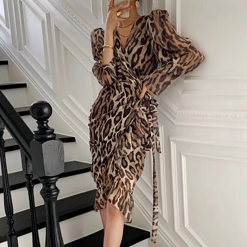 Sexy Leopard Print Dress For Women In Spring And Summer, V-Neck Temperament, Long Sleeved Versatile Chiffon Medium Length Skirt
Sexy Leopard Print Dress For Women In Spring And Summer, V-Neck Temperament, Long Sleeved Versatile Chiffon Medium Length Skirt