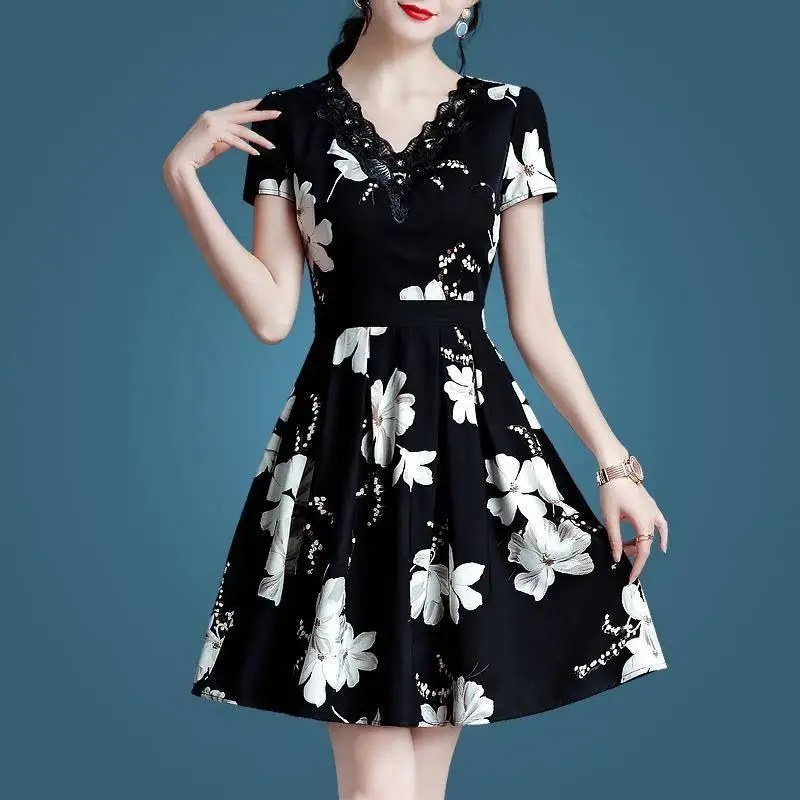 Elegant V-Neck Printed Lace Beading Bandage Floral Dress Women's Clothing 2024 Summer New Loose Office Lady Short Sleeve Dress
Elegant V-Neck Printed Lace Beading Bandage Floral Dress Women's Clothing 2024 Summer New Loose Office Lady Short Sleeve Dress