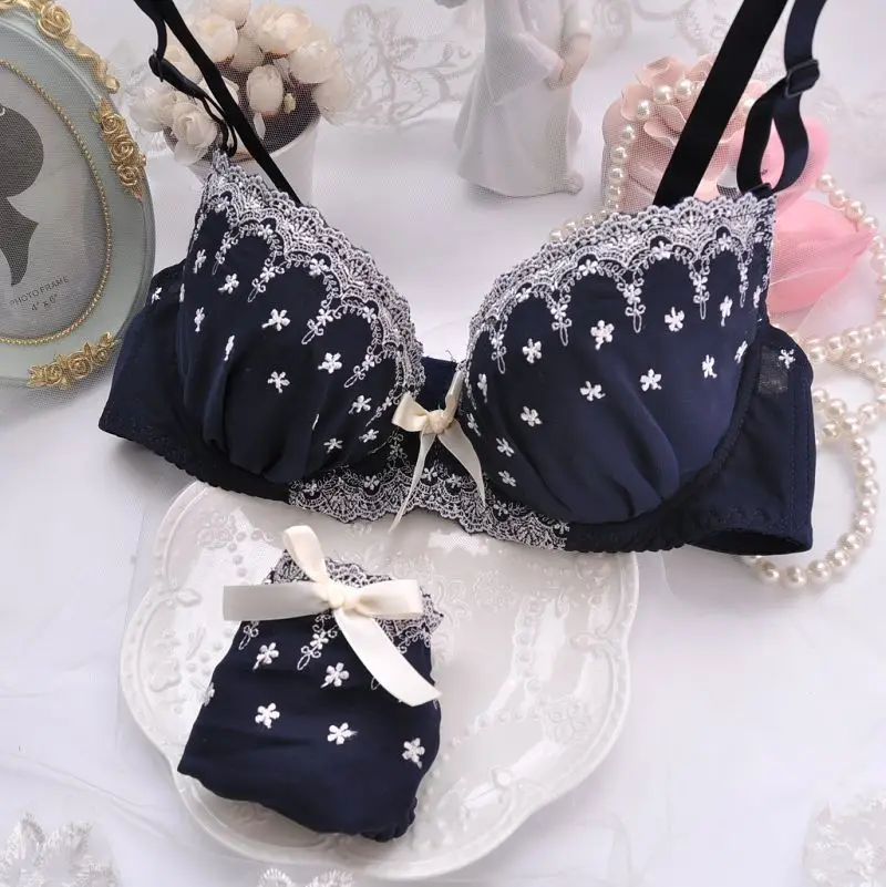 Lolita Underwear Plus Size Lingerie Lace Japanese Sexy Bra And Panty Set Black Gathered Bra Panties Sets 32 36 38 40 B C D E bh
Lolita Underwear Plus Size Lingerie Lace Japanese Sexy Bra And Panty Set Black Gathered Bra Panties Sets 32 36 38 40 B C D E bh