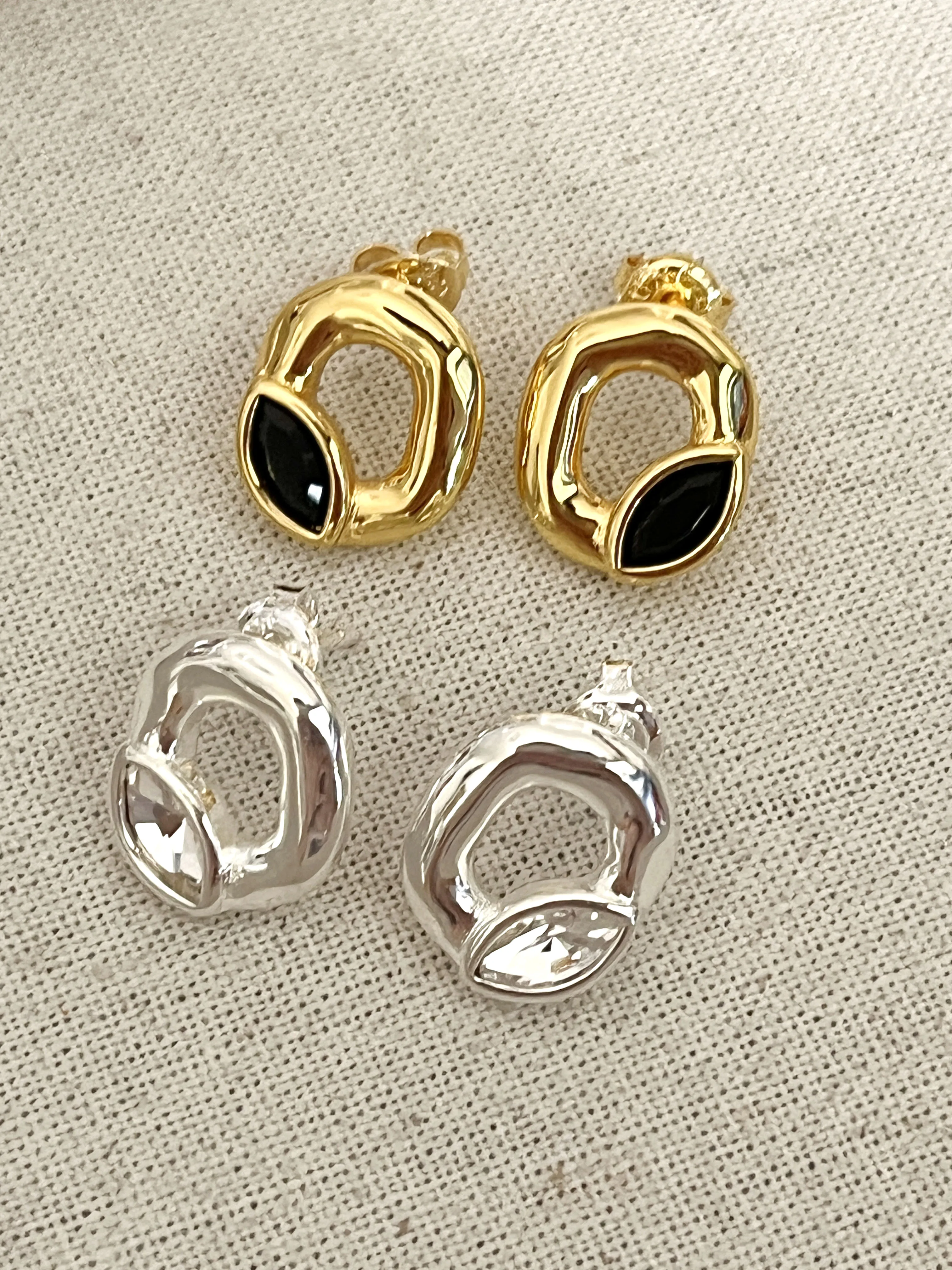 2024 popular best-selling UNO high-quality exquisite earrings for women's romantic jewelry
2024 popular best-selling UNO high-quality exquisite earrings for women's romantic jewelry