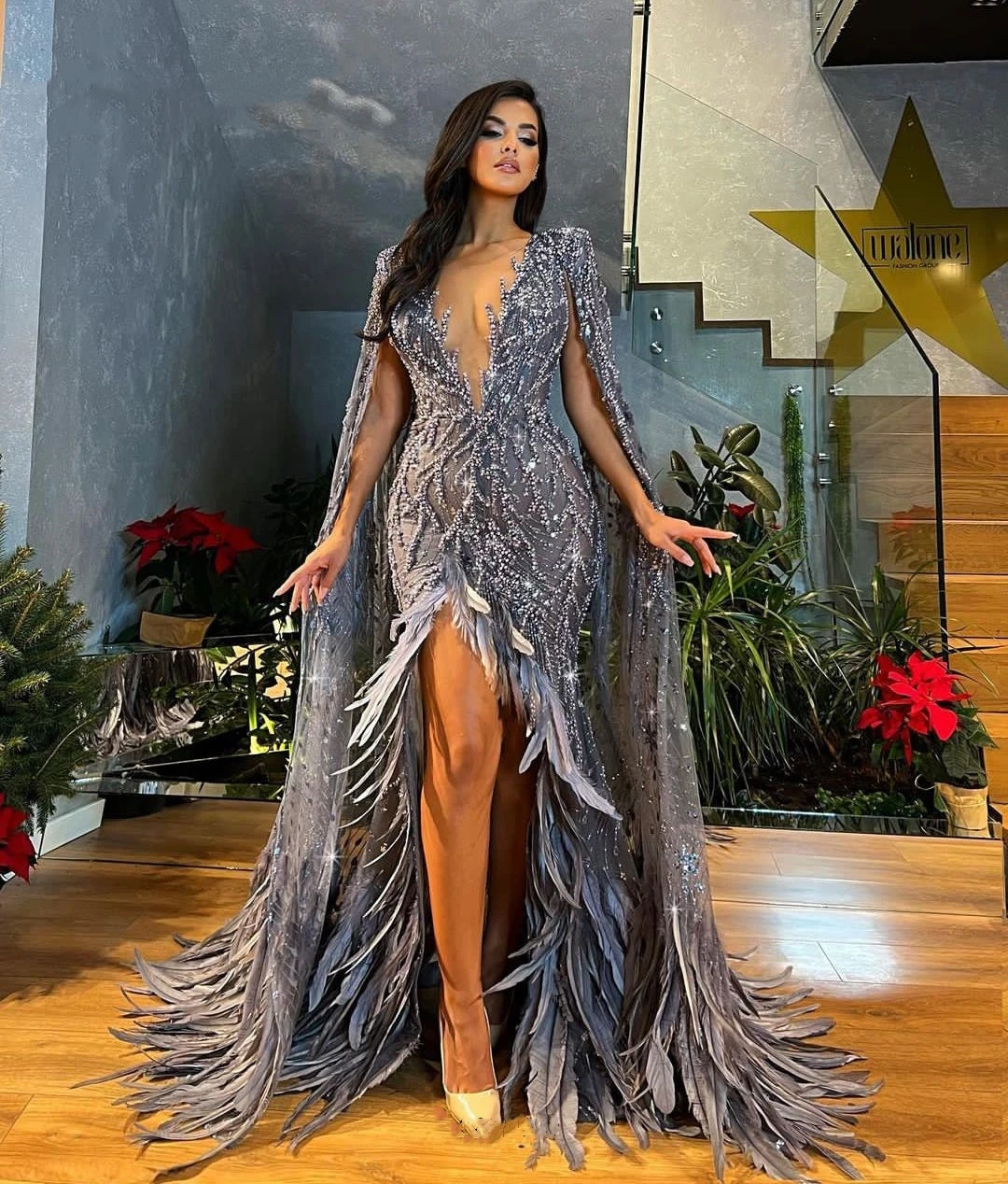 

Sparkly Mermaid Prom Dresses Sequins Pearls Beading Feather Illusion Cape Sleeves Evening Gowns Custom Made Robe De Soirée