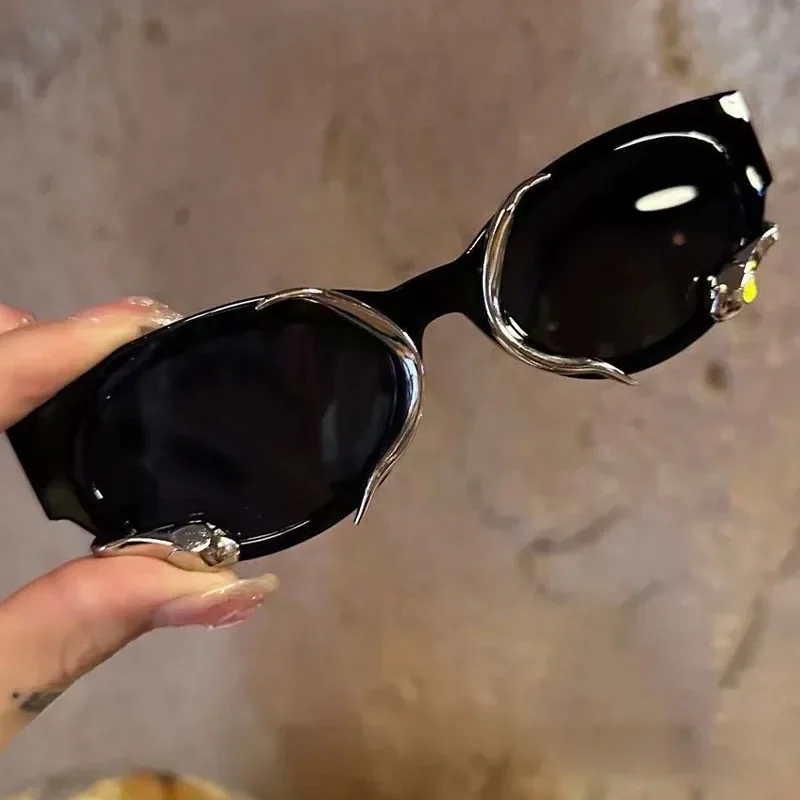 Солнцезащитные очки для девочек Y2k с змеями, Модные Винтажные овальные женские очки с защитой от ультрафиолета, роскошные брендовые дизайнерские солнцезащитные очки унисекс UV400 в стиле ретро
Солнцезащитные очки для девочек Y2k с змеями, Модные Винтажные овальные женские очки с защитой от ультрафиолета, роскошные брендовые дизайнерские солнцезащитные очки унисекс UV400 в стиле ретро