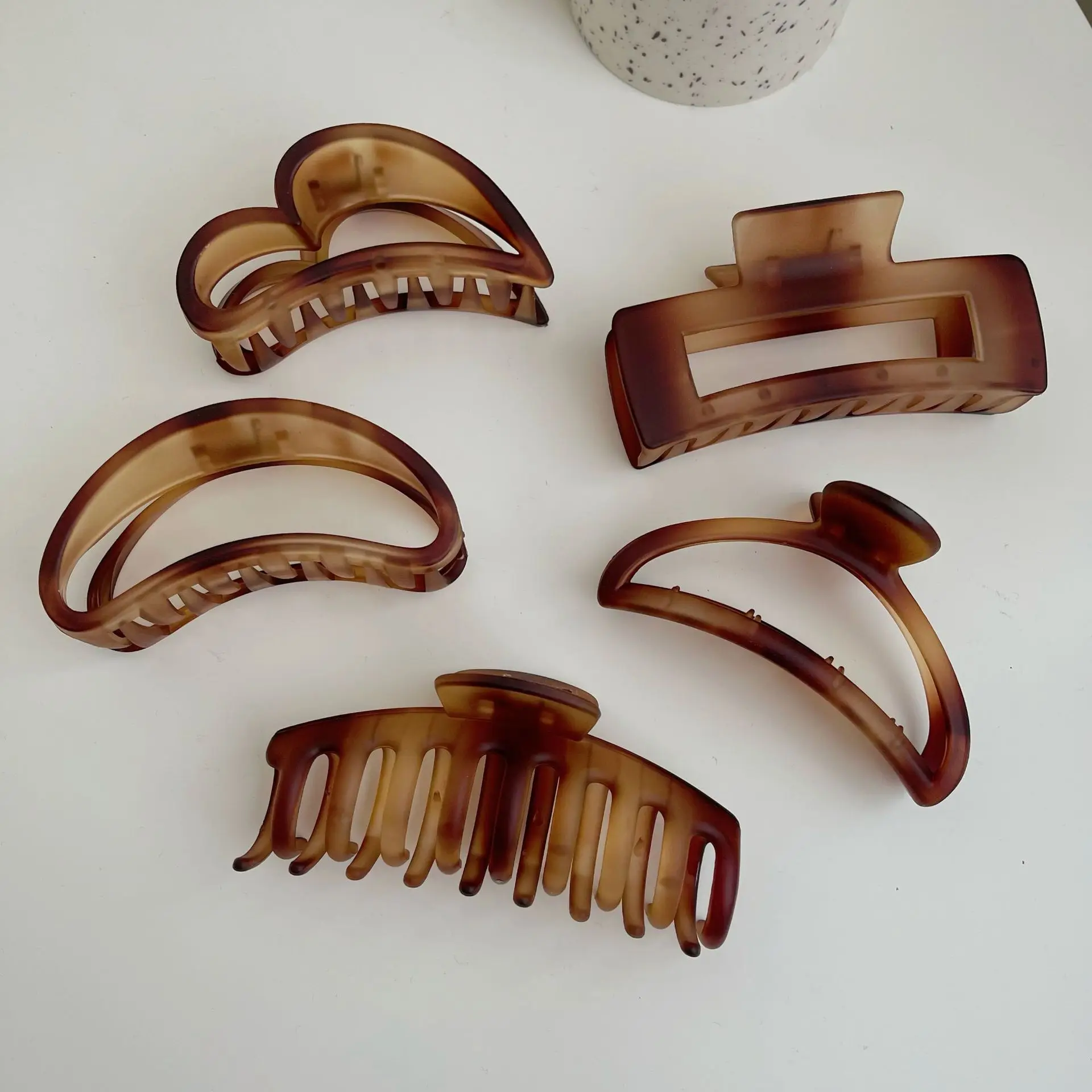 New Retro Simple Stylish Multi-shape Large Size Grab Clip Frosted Coffee Color Series Hair Grab Clip Shark Clip Hair Accessories
New Retro Simple Stylish Multi-shape Large Size Grab Clip Frosted Coffee Color Series Hair Grab Clip Shark Clip Hair Accessories
