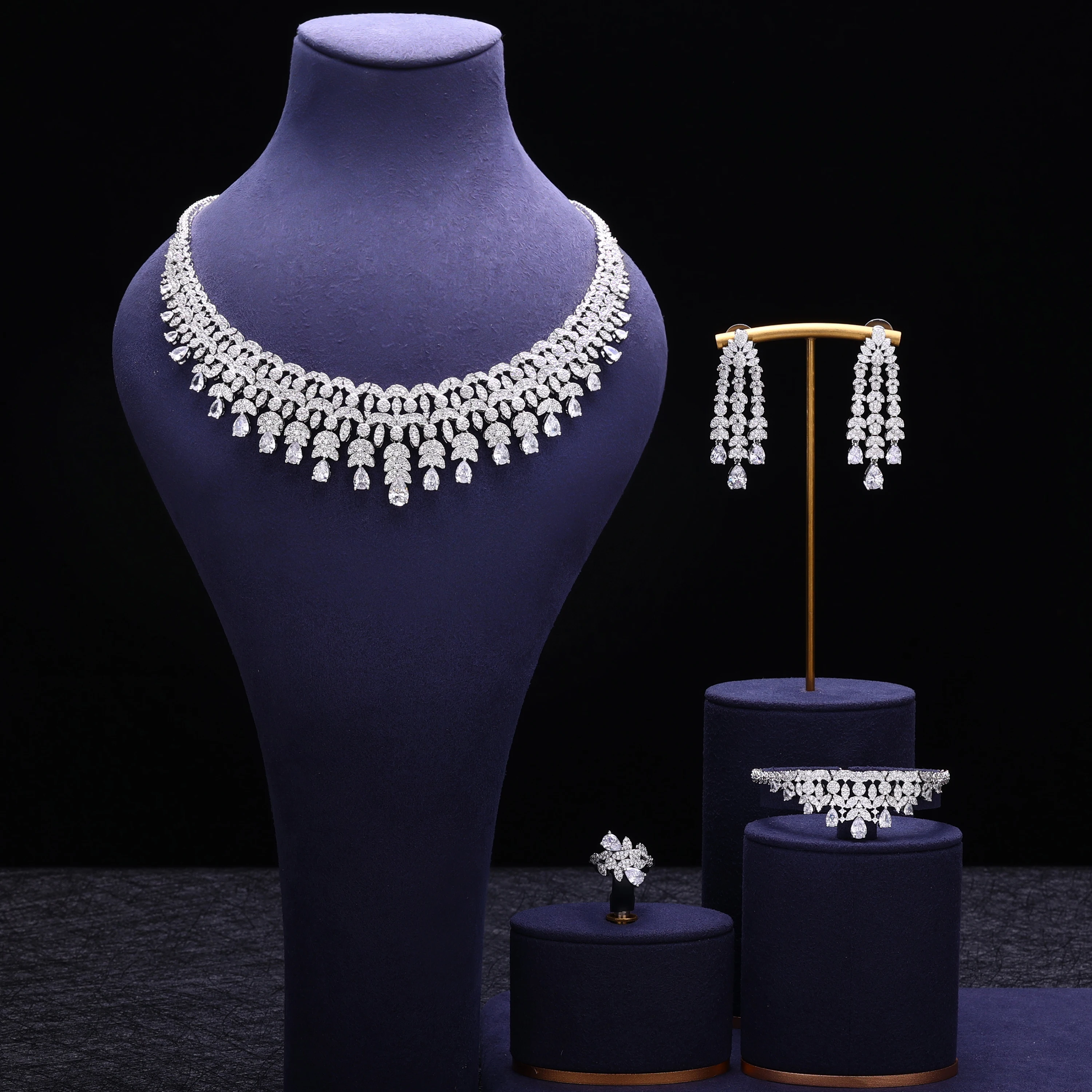 Ingenious 2023 Hot Selling 4-Piece Bridal Wedding Set Cubic Zirconia Wedding Party Dress Nigeria Dubai Bridal Jewelry Set
Ingenious 2023 Hot Selling 4-Piece Bridal Wedding Set Cubic Zirconia Wedding Party Dress Nigeria Dubai Bridal Jewelry Set