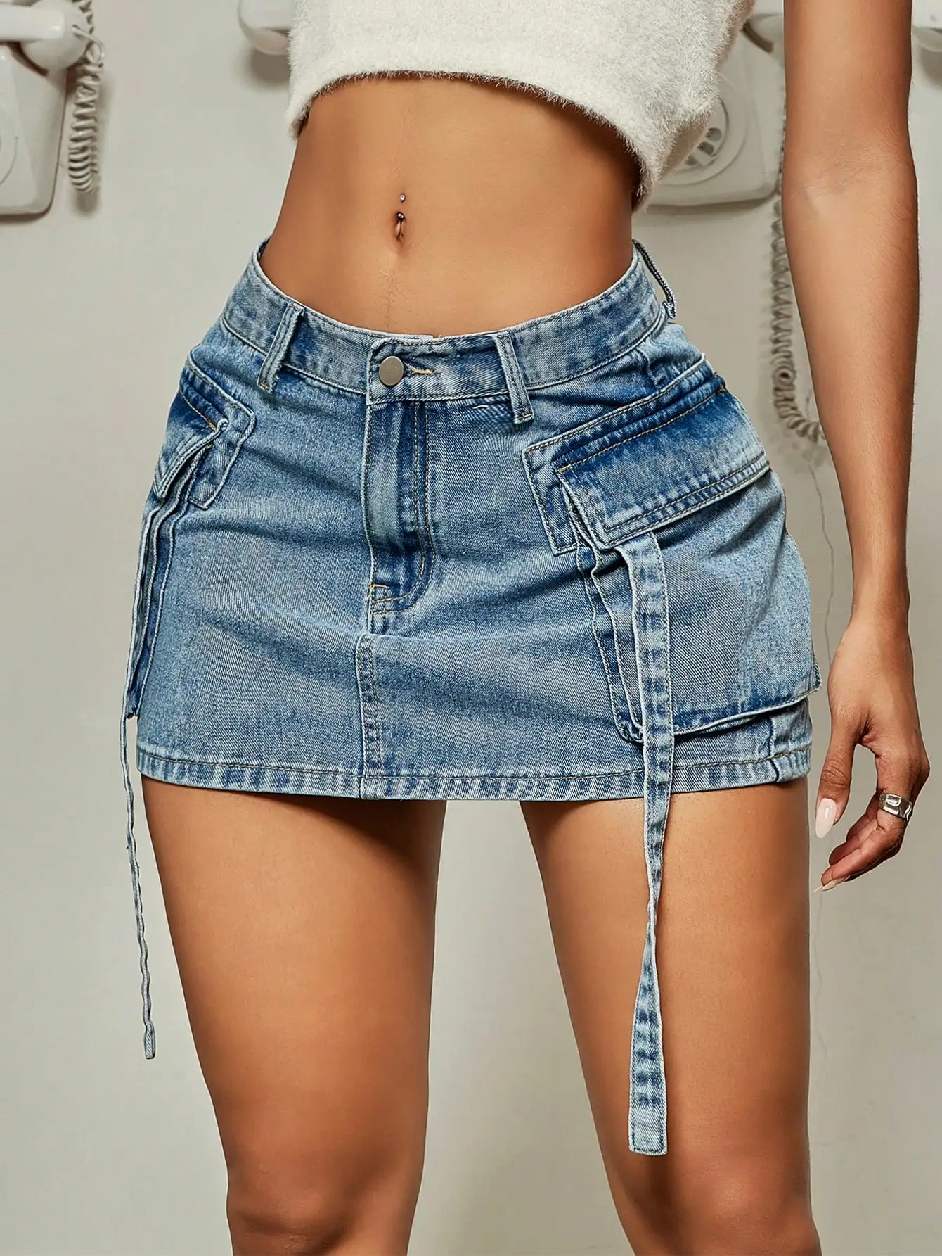 2023 Trendy Street Tooling Style Flap Pocket Ribbon Details Slim Workwear Denim Mini Skirt High Street Clothing
2023 Trendy Street Tooling Style Flap Pocket Ribbon Details Slim Workwear Denim Mini Skirt High Street Clothing