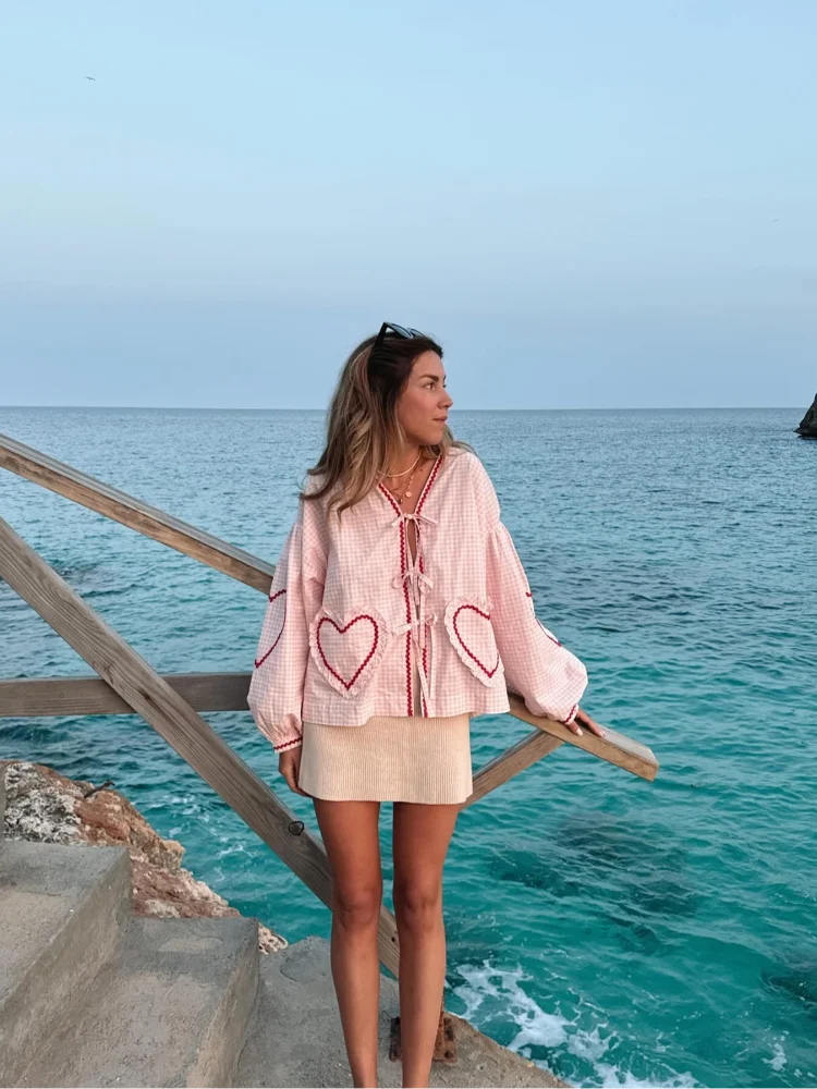 Sweet Plaid Print Heart Contrasting Colors Shirt Elegant Woman V-neck Long Lantern Sleeve Lace Up Blouse 2024 Casual Lady Tops
Sweet Plaid Print Heart Contrasting Colors Shirt Elegant Woman V-neck Long Lantern Sleeve Lace Up Blouse 2024 Casual Lady Tops