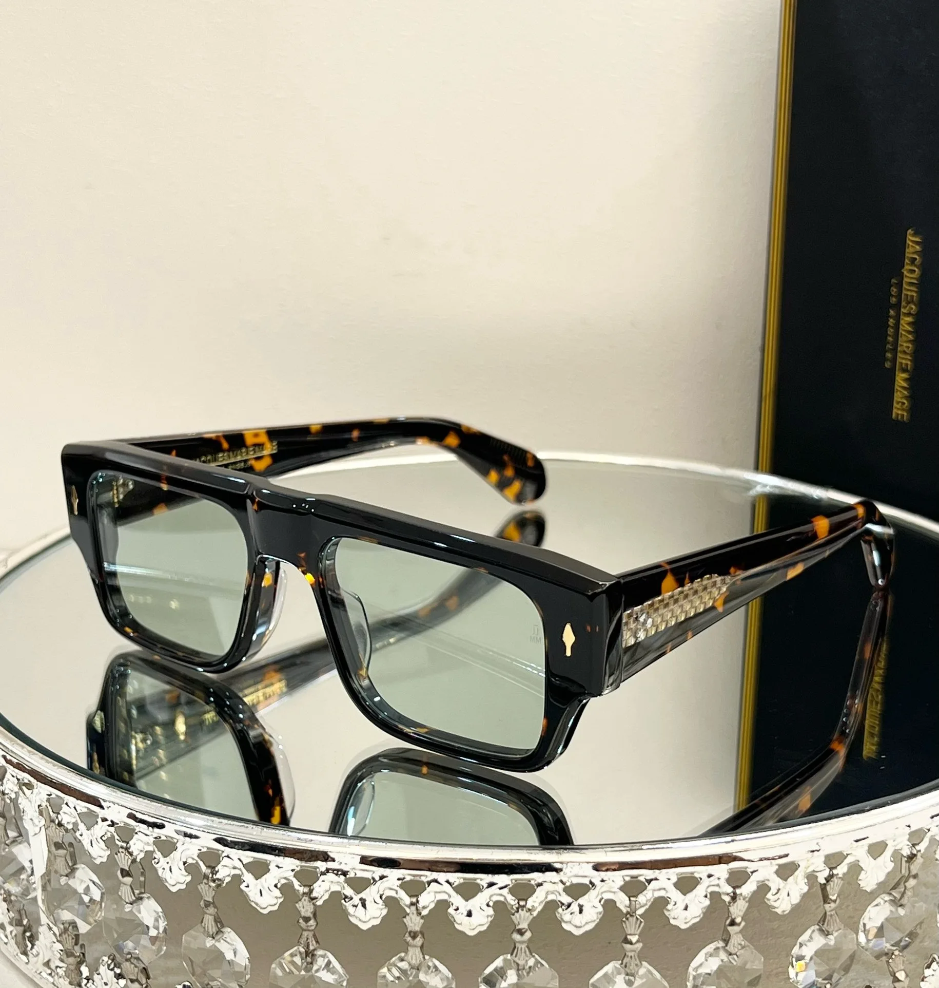 DEVOTO Jacques Sunglass With Case High Quality Retro Premium Rectangular Golf Astaire Men Women Fishing Camping Wedding
DEVOTO Jacques Sunglass With Case High Quality Retro Premium Rectangular Golf Astaire Men Women Fishing Camping Wedding