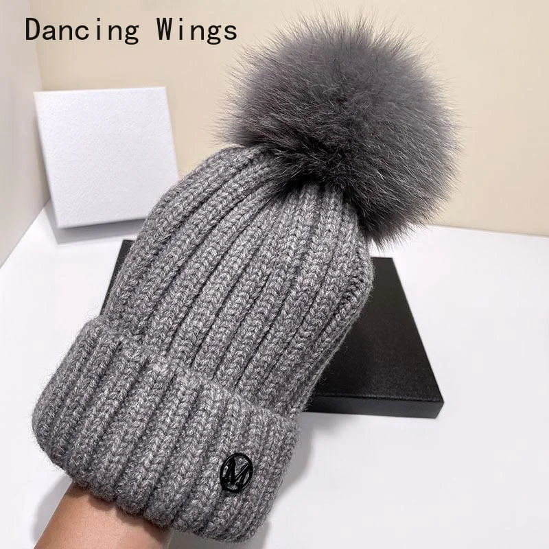 

Real Fox Fur Pom Poms Hats for Women Winter Outdoor Warm Skullies Beanies Fashion M Letter Wool Knitted Thick Cap Christmas