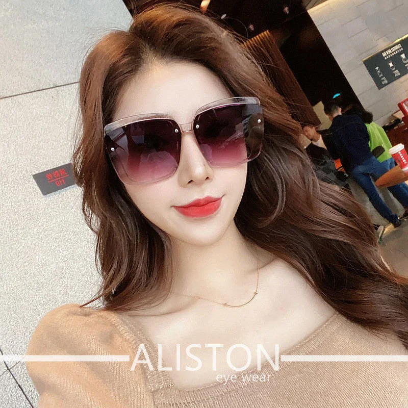 

New style square sunglasses Women's big online celebrity The same model INS Sunshade Street takes Tiktok Han Chao