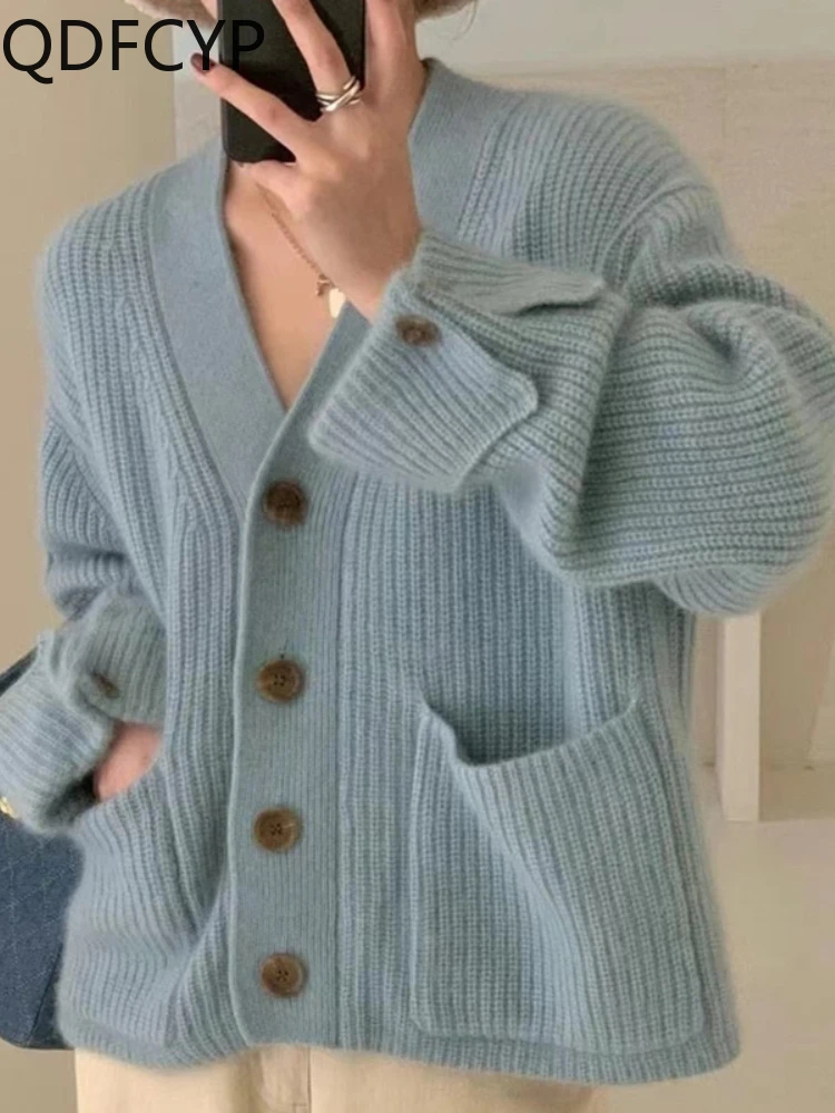 New Women's Sweater Cardigan Autumn Winter 2023 Fashion Warm Soft V-neck Jacket Tops Harem Korean Sweet Baggy Knitted Cardigan
New Women's Sweater Cardigan Autumn Winter 2023 Fashion Warm Soft V-neck Jacket Tops Harem Korean Sweet Baggy Knitted Cardigan