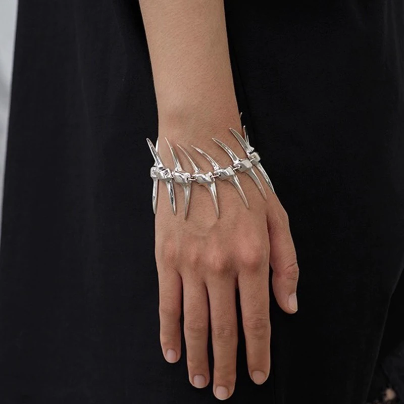 Cyberpunk Silver Thorny Spine Fishbone Bracelet Gothic Hip Hop Unisex Metal Chain Bangle Couple Choker Jewelry Accessories
Cyberpunk Silver Thorny Spine Fishbone Bracelet Gothic Hip Hop Unisex Metal Chain Bangle Couple Choker Jewelry Accessories