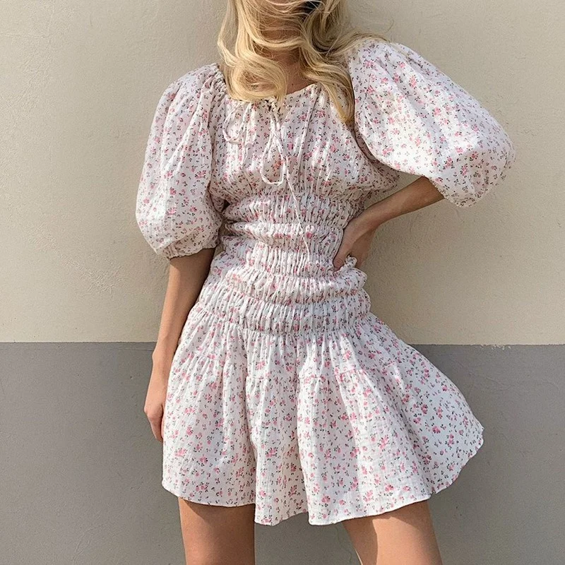 2021 New Summer Fashion Ladies Square Collar Lace Temperament Commuter Puff Sleeve French Retro Lace Short Skirt Printed Dress
2021 New Summer Fashion Ladies Square Collar Lace Temperament Commuter Puff Sleeve French Retro Lace Short Skirt Printed Dress