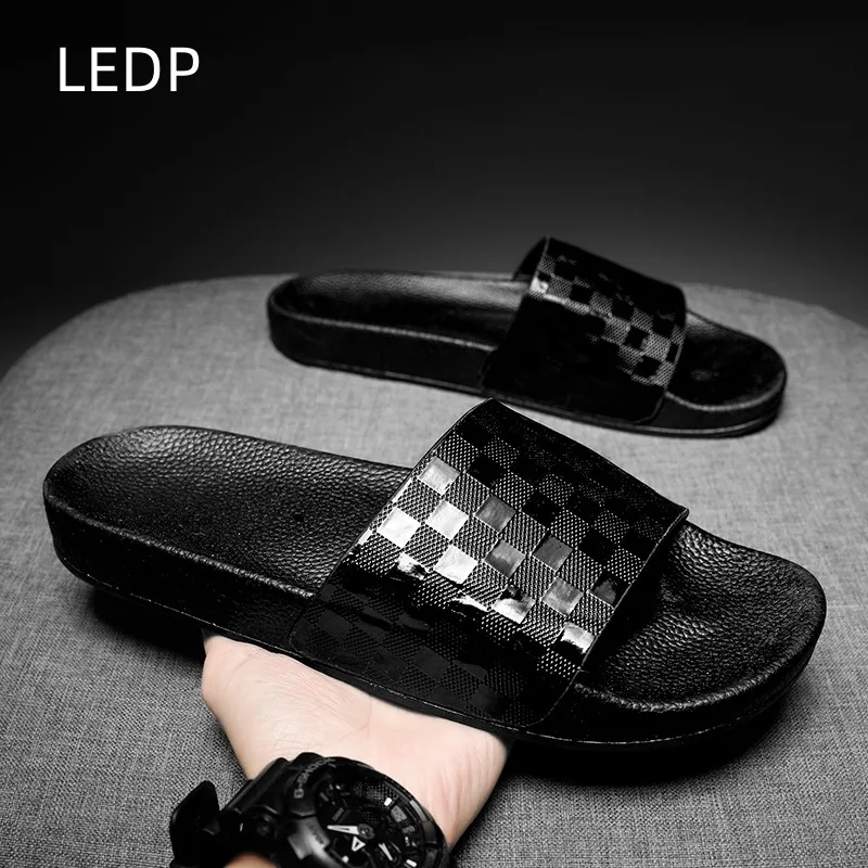 Summer Beach Slippers New Men's Slippers Thick Sole Bathroom Slippers Fashion Wear-resistant Non-slip Flip Flops Light Shoes Men
Summer Beach Slippers New Men's Slippers Thick Sole Bathroom Slippers Fashion Wear-resistant Non-slip Flip Flops Light Shoes Men