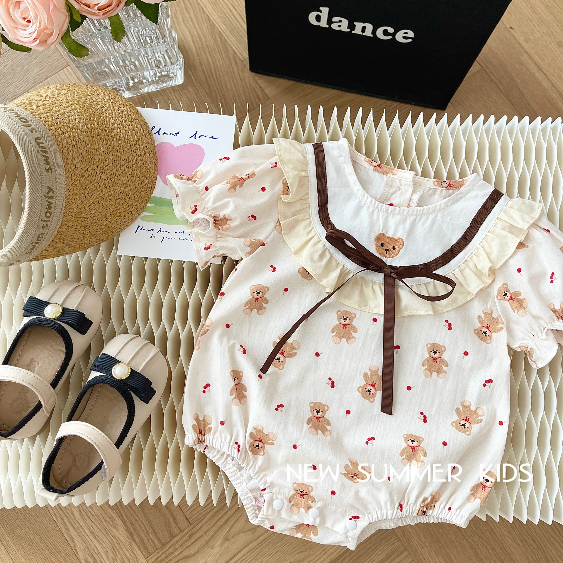 Adorable Baby Bear bodysuits Bow Cute Cartoon ruffles Full Print Perfect Summer Outfits First Birthday Gift for kid Girls 0-2M
Adorable Baby Bear bodysuits Bow Cute Cartoon ruffles Full Print Perfect Summer Outfits First Birthday Gift for kid Girls 0-2M